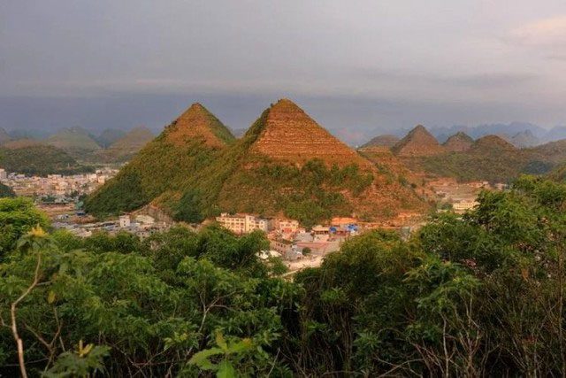 The sizes of these mountains vary greatly.