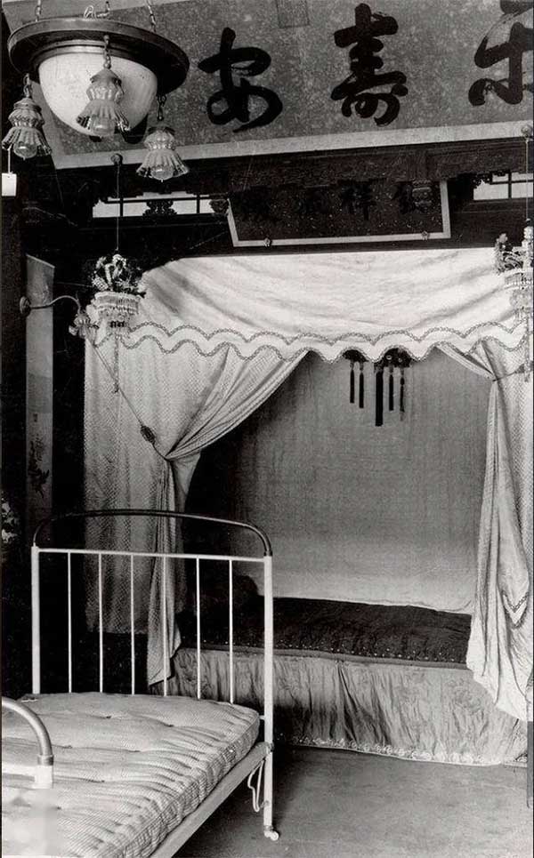 Bedroom in the Changchun Palace in the early 20th century.