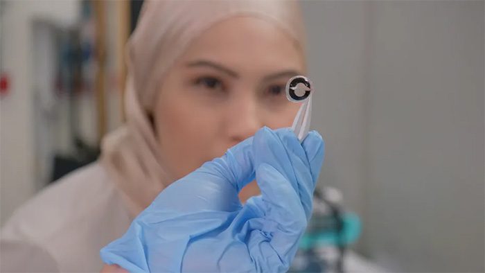 The battery for smart contact lenses is only 0.2 mm thick.