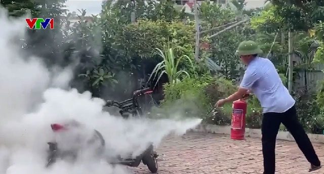 Ordinary fire extinguishers cannot stop the flames from electric vehicle battery fires