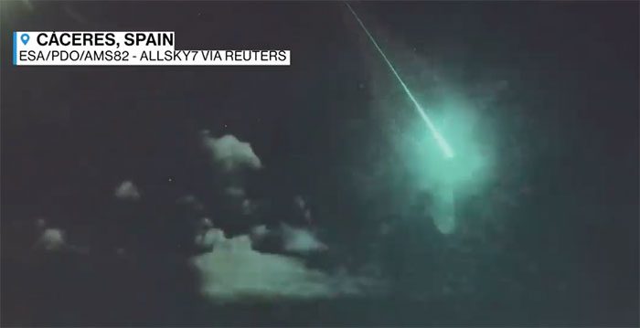 The blue fireball falling over Spain.