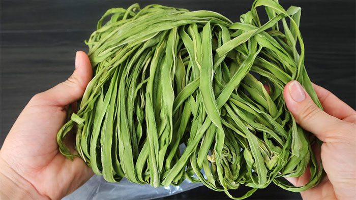 This vegetable is available in two forms: fresh and dried.