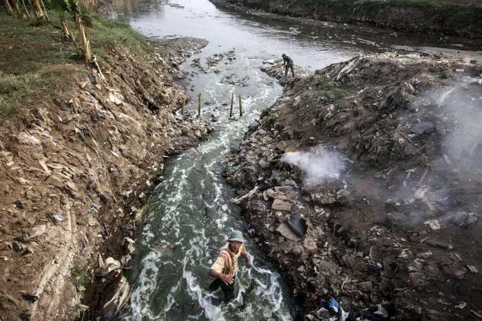 A section of the Citarum River, where people often dump trash directly into the river instead of burning it.