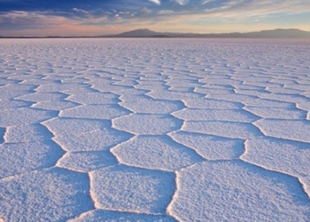 strange patterns on the largest salt flat in the world 134477