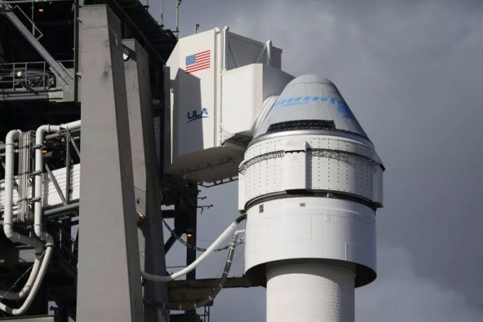 Starliner on the Atlas V rocket at Cape Canaveral, Florida