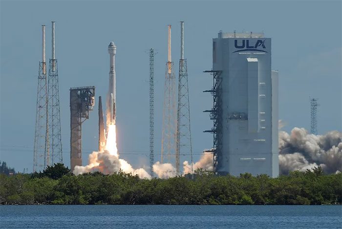 Atlas V rocket launching Boeing's Starliner-1 (CFT) spacecraft to the International Space Station