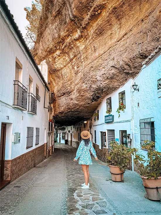 Narrow streets are a hallmark of this rocky mountain town