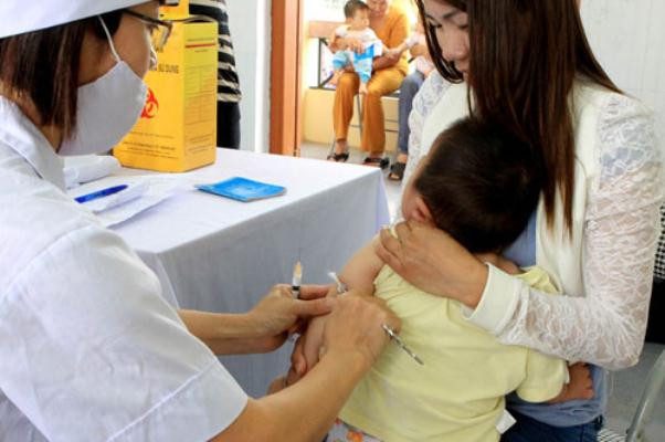 Children vaccinated with 3 doses of the Japanese encephalitis vaccine have a protection efficacy of 90-95%.