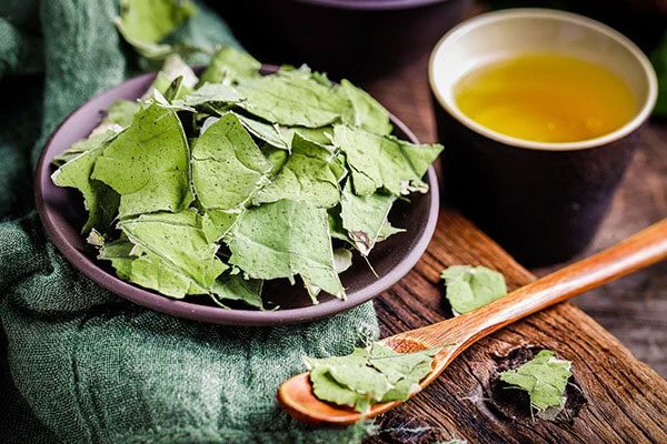 Lotus leaf tea can help promote bowel movements and eliminate toxins.