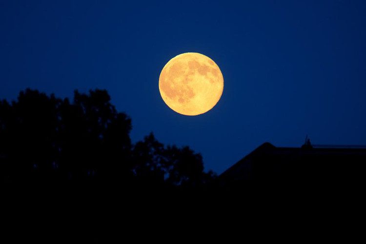 The full moon phenomenon observed in Berlin, Germany.