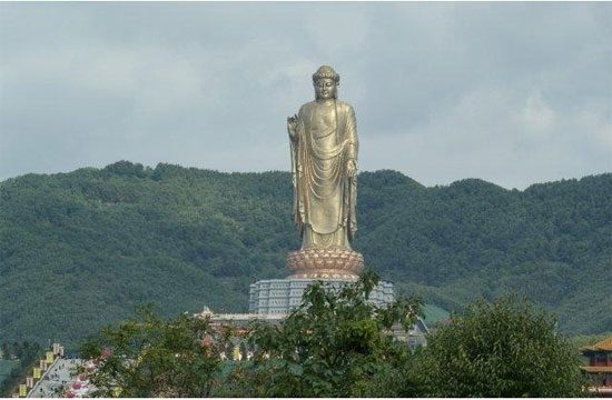 Astonishing view of the 7 tallest statues in the world