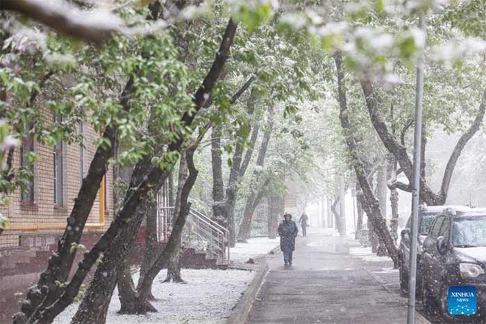 Snowfall in Moscow, Russia on May 8