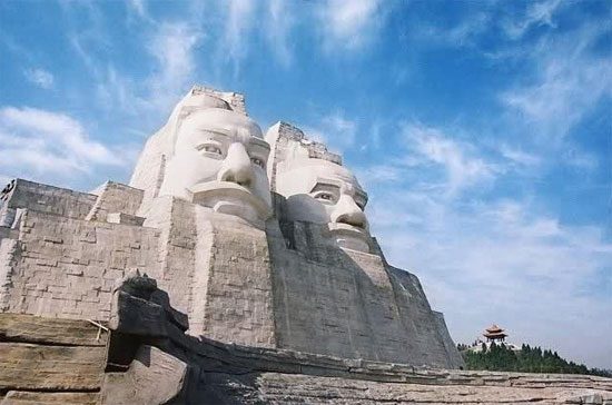 Astonishing view of the 7 tallest statues in the world