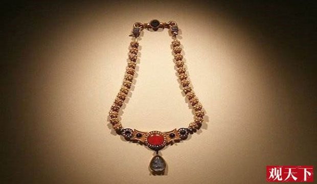 Necklace found in the coffin preserved at the national museum