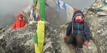 4 year old girl sets record youngest everest base camp 132209