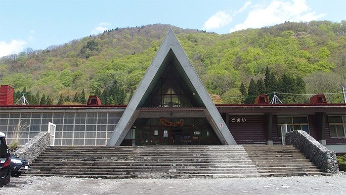 This station is located within the 44,260-foot (13,490-meter) long Shin-Shimizu Tunnel.