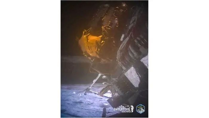 Another photo showing the lander tilted