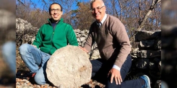 artifact over time 2500 years appears in a very absurd place 131920