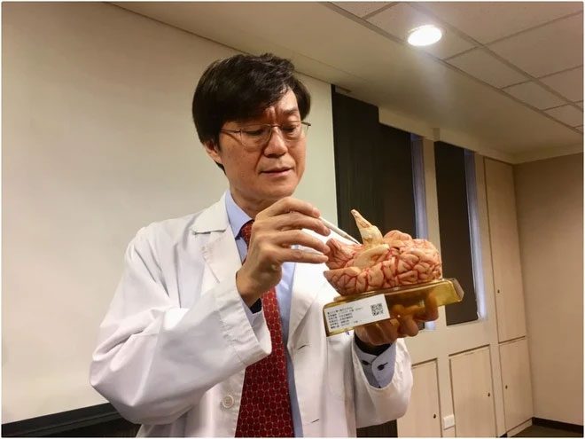 Dr. Huang Kai Huan