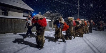 bear festival unique new year customs of romanians 131935