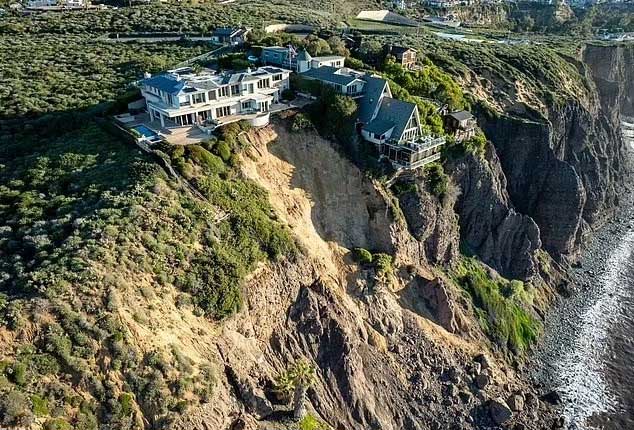 Image of three villas at the cliff's edge after the landslide