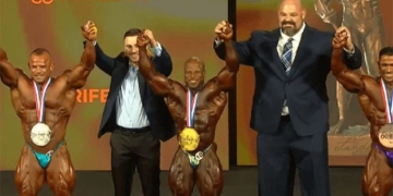brian shaw the strongest man in the world makes even big bodybuilders feel small 131548