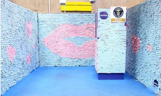 Largest Painting Made of Kisses