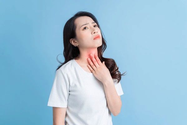 Different treatment options depend on the cause of the sore throat.
