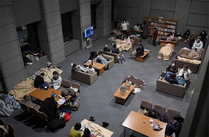 Evacuated residents to the government building in Kanazawa, Ishikawa Prefecture.
