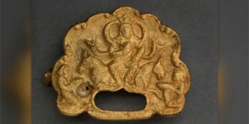 discovery of 1 500 year old golden key with intricate engraving 131943