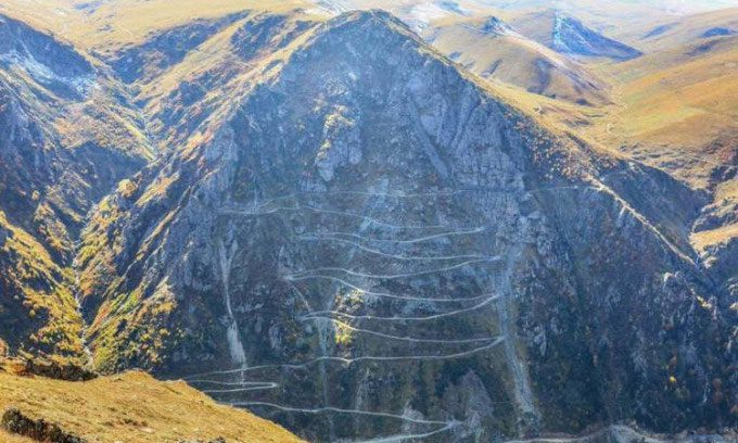 The Babyurt - Of (D915) road is the most dangerous driving road in the world.