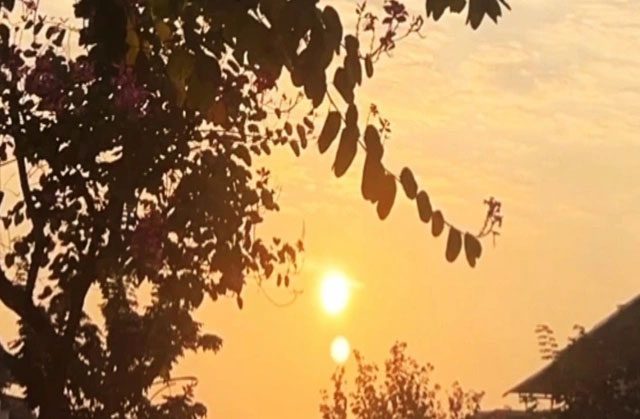 Image of "two suns" appearing in Quang Ngai this morning.