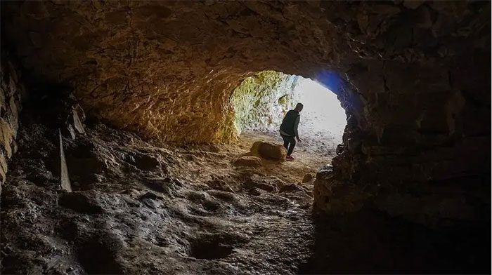 Subalyuk Cave, where two Neanderthal skeletons were found