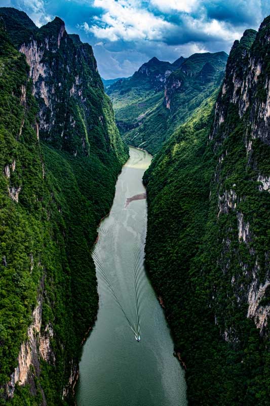 Huajiang Grand Canyon, where the bridge of the same name will span.