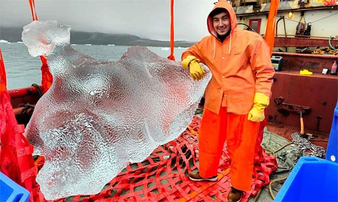 The ice used for drinks must be pure ice, never touched the ground or contaminants.