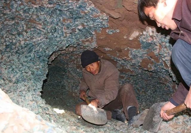 Workers digging in the ground heard a strange sound resembling metal clashing.