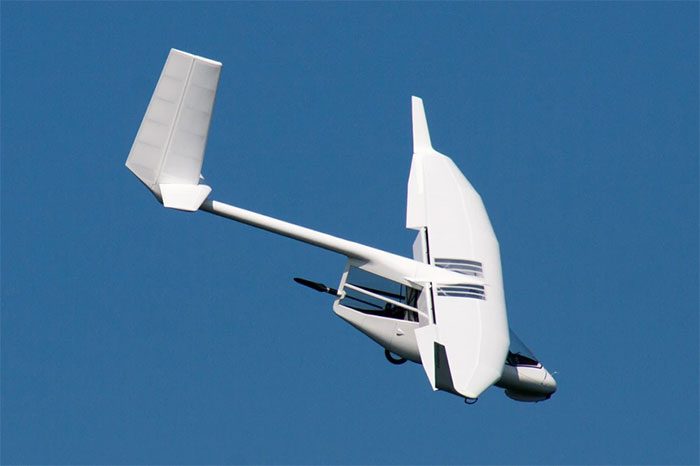 Piloted ultralight aircraft also adopts designs with high maneuverability