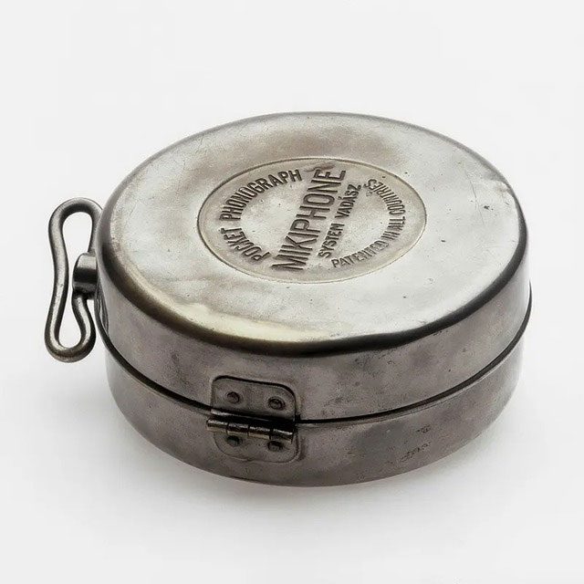 The Science Museum in London states that the first device was manufactured in 1923