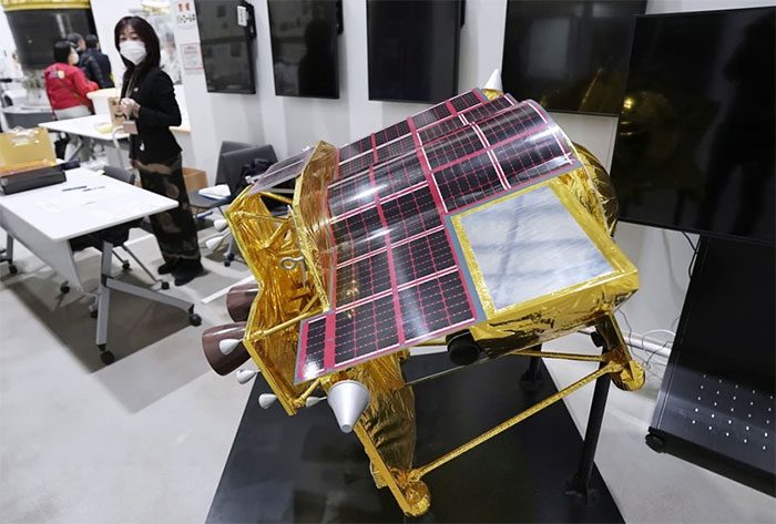 Model of the Smart Lander for Investigating Moon (SLIM)