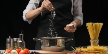 people who eat too much salt will have these 5 symptoms adjust before disease sets in 131746