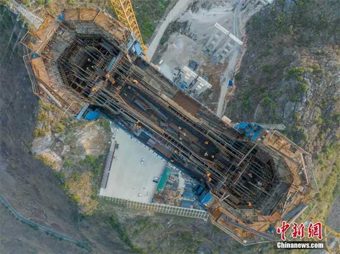 qua trinh xay dung cau Huajiang Grand Canyon 5