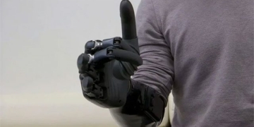 robot arm helping disabled people with daily activities 132039