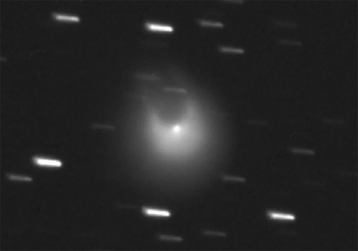 A black and white image clearly showing the comet has fully grown its two odd horns