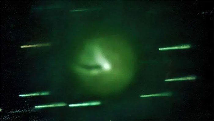  The "demon comet" beginning to "grow horns" as it nears Earth 