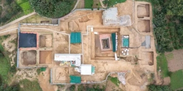 stunning discovery in 2 200 year old grave in trung khanh 131833