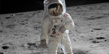 the gear that helped neil armstrong set foot on the moon 132109