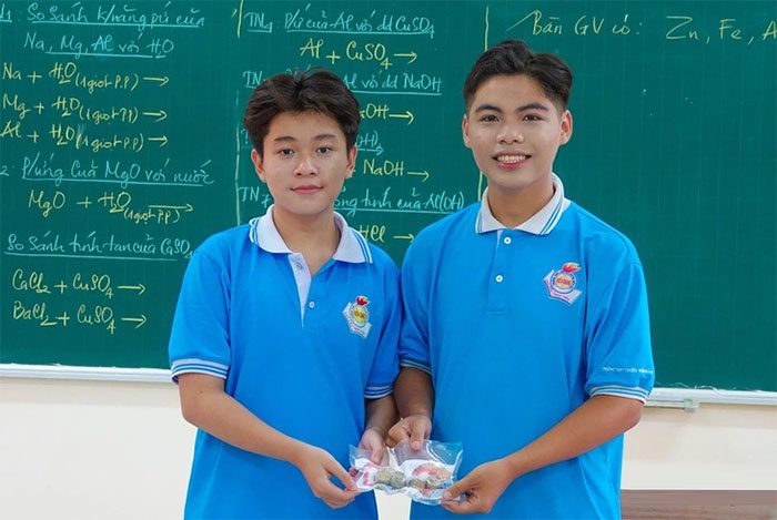 Tin (left) and Phuc - students of Huỳnh Mẫn Đạt High School for the Gifted (Rạch Giá City, Kiên Giang)