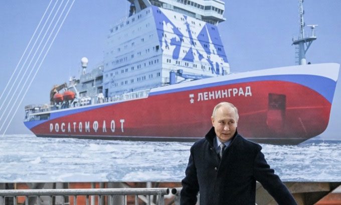 President Putin at the groundbreaking ceremony for the Leningrad icebreaker.