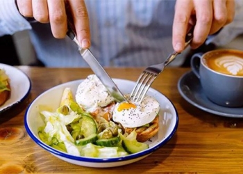 why you should not eat eggs and drink coffee at the same time 131547