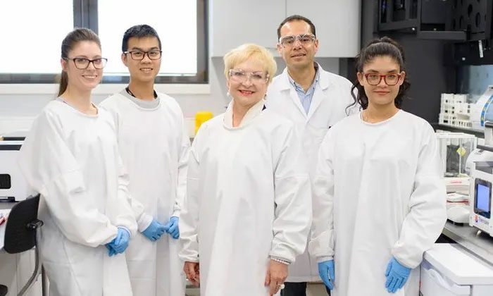 Dr. Denver Linklater, Dr. Lê Hoàng Phúc, and their colleagues (from left to right)